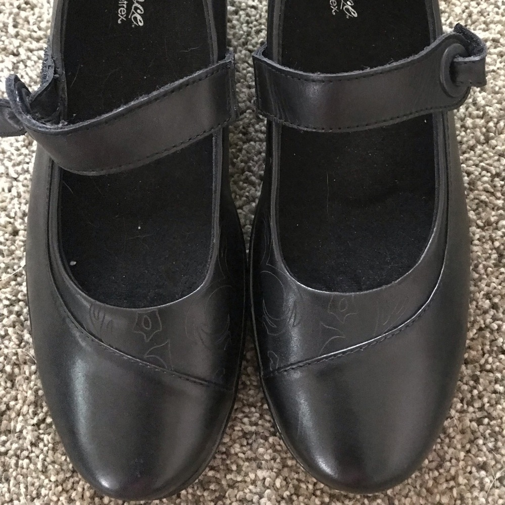 AETREX leather Mary Janes!